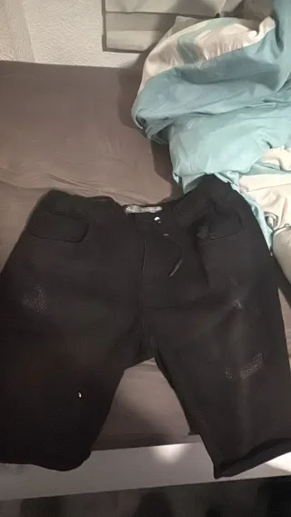 Chubasquero canguro NASA y pantalón corto vaquero