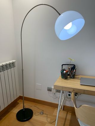 Lámpara de pie arco metal y plástico