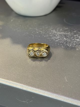 Anillo tresillo oro 18k y brillantes