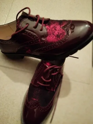 Zapatos granate charol y ante talla 39