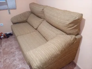 Sofá de tres plazas