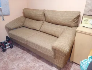 Sofá de tres plazas