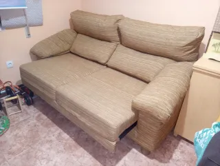 Sofá de tres plazas