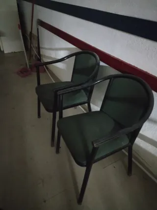 Sillas metálicas verdes