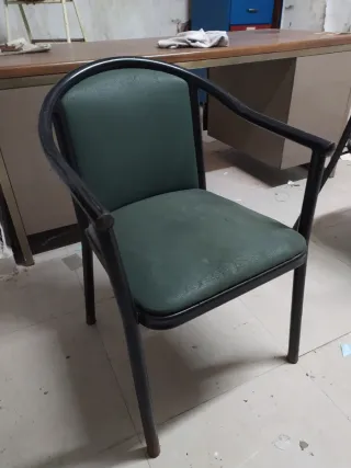 Sillas metálicas verdes