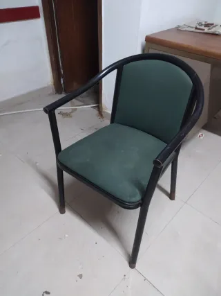 Sillas metálicas verdes