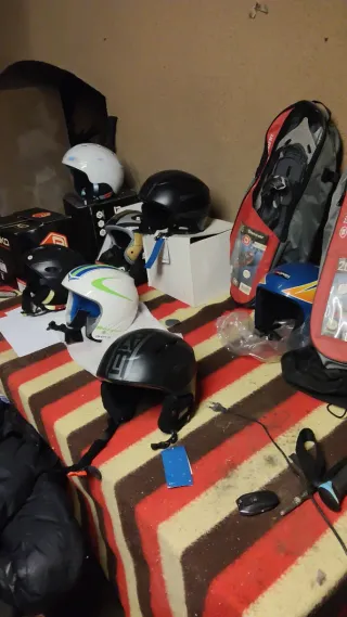Cascos de esquí varios