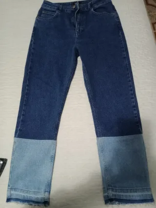 Pantalón vaquero desgastado