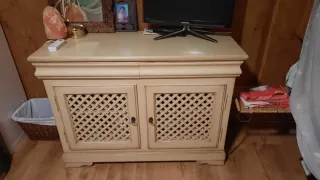 Aparador auxiliar beige con puertas