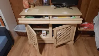 Aparador auxiliar beige con puertas