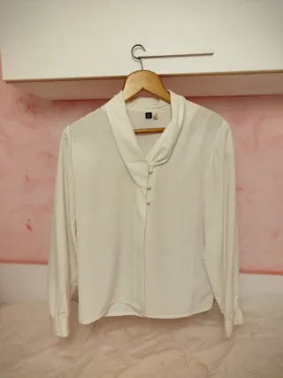 Blusa blanca elegante mujer