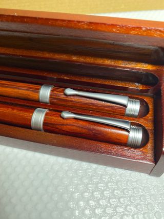 Cofanetto portapenne in legno