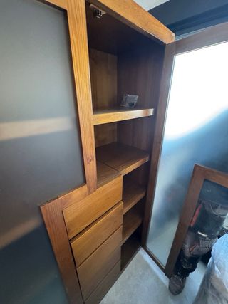Armario madera con cajones y puertas
