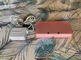 Nintendo 3DS Rosa con cargador original.