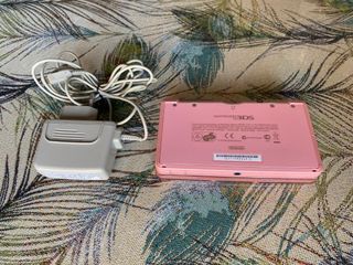 Nintendo 3DS Rosa con cargador original.