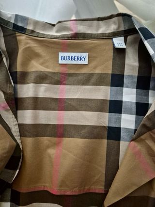 Camisa Burberry Oversize Beige, Solo una puesta.