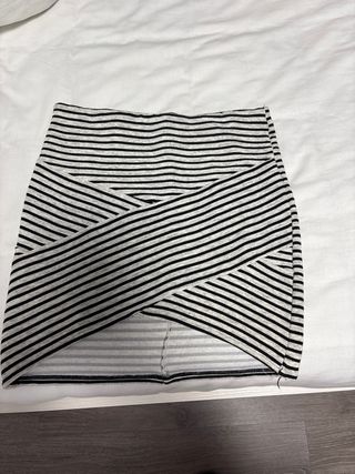 Falda de rayas cruzada