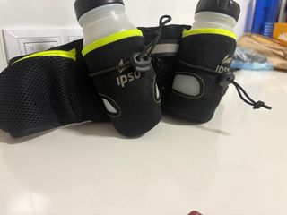 Riñonera IPSO para correr con botellas