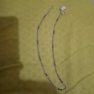 Cadena de plata con cuentas