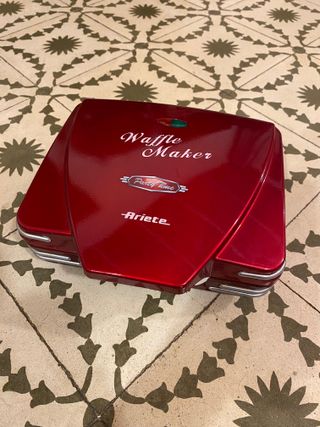 Gofrera Sandwichera Roja - Estilo retro - Como nue