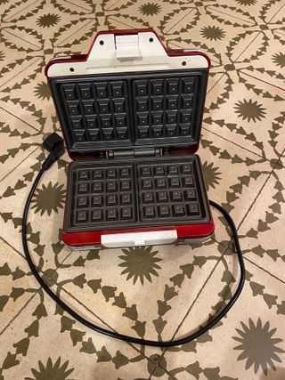 Gofrera Sandwichera Roja - Estilo retro - Como nue