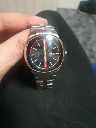 Reloj Lotus Negro y Plateado