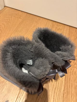 Botas UGG grises talla 35