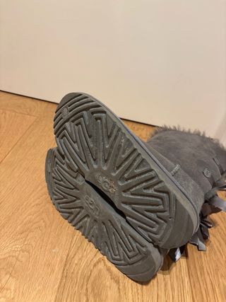 Botas UGG grises talla 35