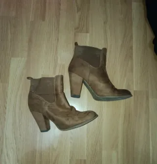 Botines de tacón marrones