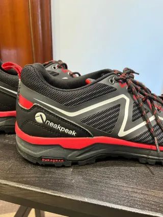 Zapatillas Neakpeak Negras y Rojas Talla 42