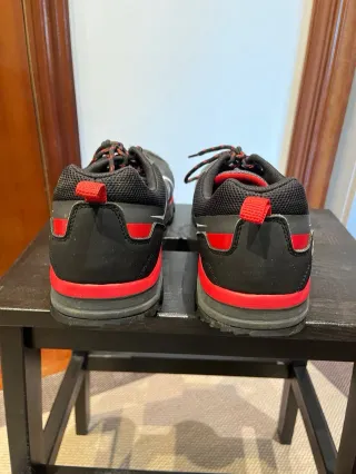 Zapatillas Neakpeak Negras y Rojas Talla 42