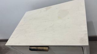 Mesitas de noche vintage beige y doradas