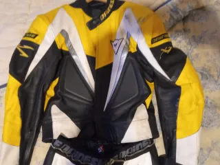 Traje moto 2 piezas Talla 52 + Botas Dainese