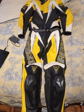 Traje moto 2 piezas Talla 52 + Botas Dainese
