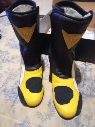 Traje moto 2 piezas Talla 52 + Botas Dainese