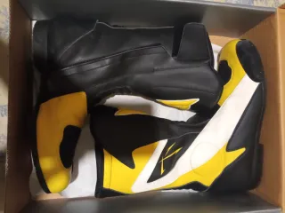 Traje moto 2 piezas Talla 52 + Botas Dainese