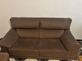 Sofá marrón de tela casi sin uso