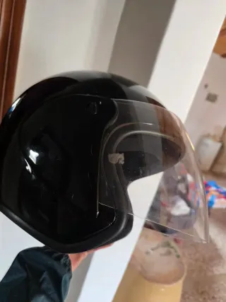 Casco de moto negro