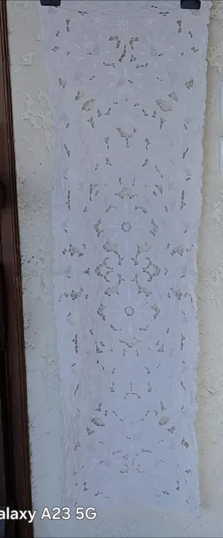 Pano de mesa bordado branco