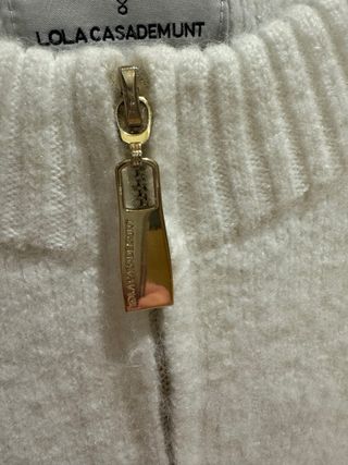 Jersey Lola Casademunt cremallera bolsillos