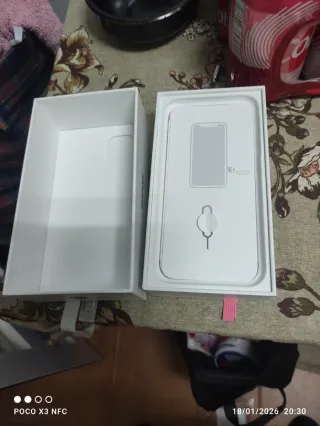 Caja iPhone 11 256GB con tres fundas nuevas