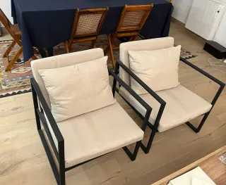 Due Poltrone Moderne Beige e Nero
