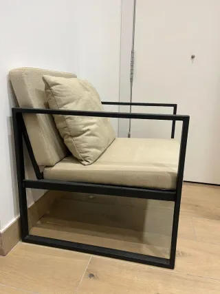 Due Poltrone Moderne Beige e Nero