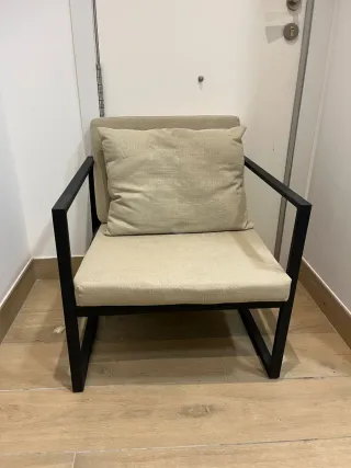 Due Poltrone Moderne Beige e Nero