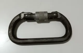 Mosquetón de seguridad con cierre roscado