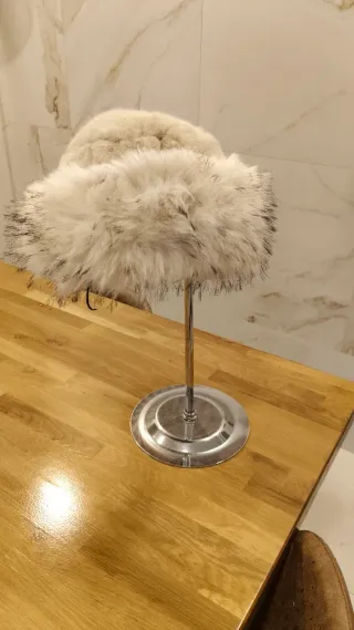 Soporte expositor, para bolsos y sombreros.