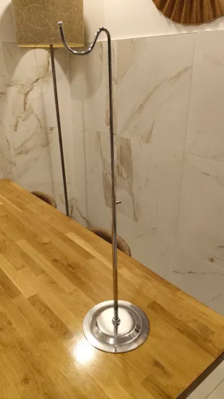 Soporte expositor, para bolsos y sombreros.