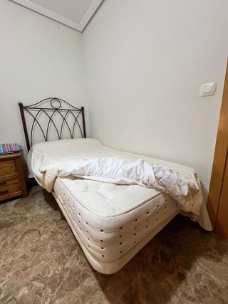 2 conjuntos de camas individuales.