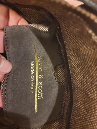 Borsa in camoscio marrone con dettagli oro