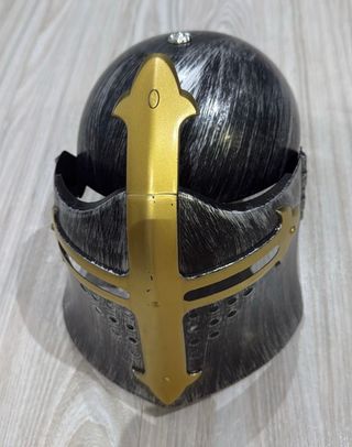 Casco Medieval Dorado y Plateado
